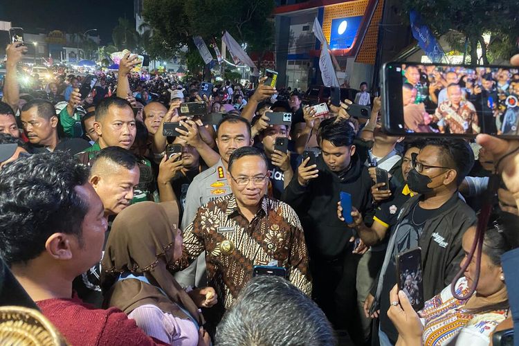Pati, bupati pati, bupati pati sudewo, Sudewo, PBB-P2 250 persen, bupati Pati didemo warga, Benarkah Aksi Unjuk Rasa 13 Agustus Batal Setelah Bupati Sudewo Setuju Cabut Kenaikan PBB Pati? Ini Klarifikasinya, Yayak Gundul: Aksi Unjuk Rasa 13 Agustus Batal, Sahal Mahfudh: Aksi Demo Diganti Khataman dan Istigosah, Teguh Istiyanto: Aksi Unjuk Rasa 13 Agustus Tetap Digelar, Ahmad Husein: Yayak Gundul Bukan Bagian Kelompok Kami, Demo Tetap Akan Digelar, Yayak Gundul Merasa Dikhianati