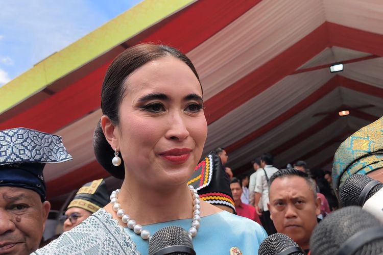 profil Widiyanti Putri Wardhana, menpar widiyanti putri wardhana, sosok widiyanti putri wardhana, siapa widiyanti putri wardhana, Widiyanti minta air galon mandi, viral Menteri Pariwisata Widiyanti, menteri terkaya kabinet prabowo, profil Menpar Widiyanti Putri Wardhana, kritik bahasa Inggris Widiyanti, keluarga konglomerat Wiwoho Basuki, Viral Permintaan Menpar Widiyanti: Mandi Pakai Air Galon, Siapa Sebenarnya Menteri Super Tajir Ini?, Permintaan merepotkan Menpar, Widiyanti sering jadi sorotan, Menteri dengan harta fantastis, Latar belakang keluarga konglomerat