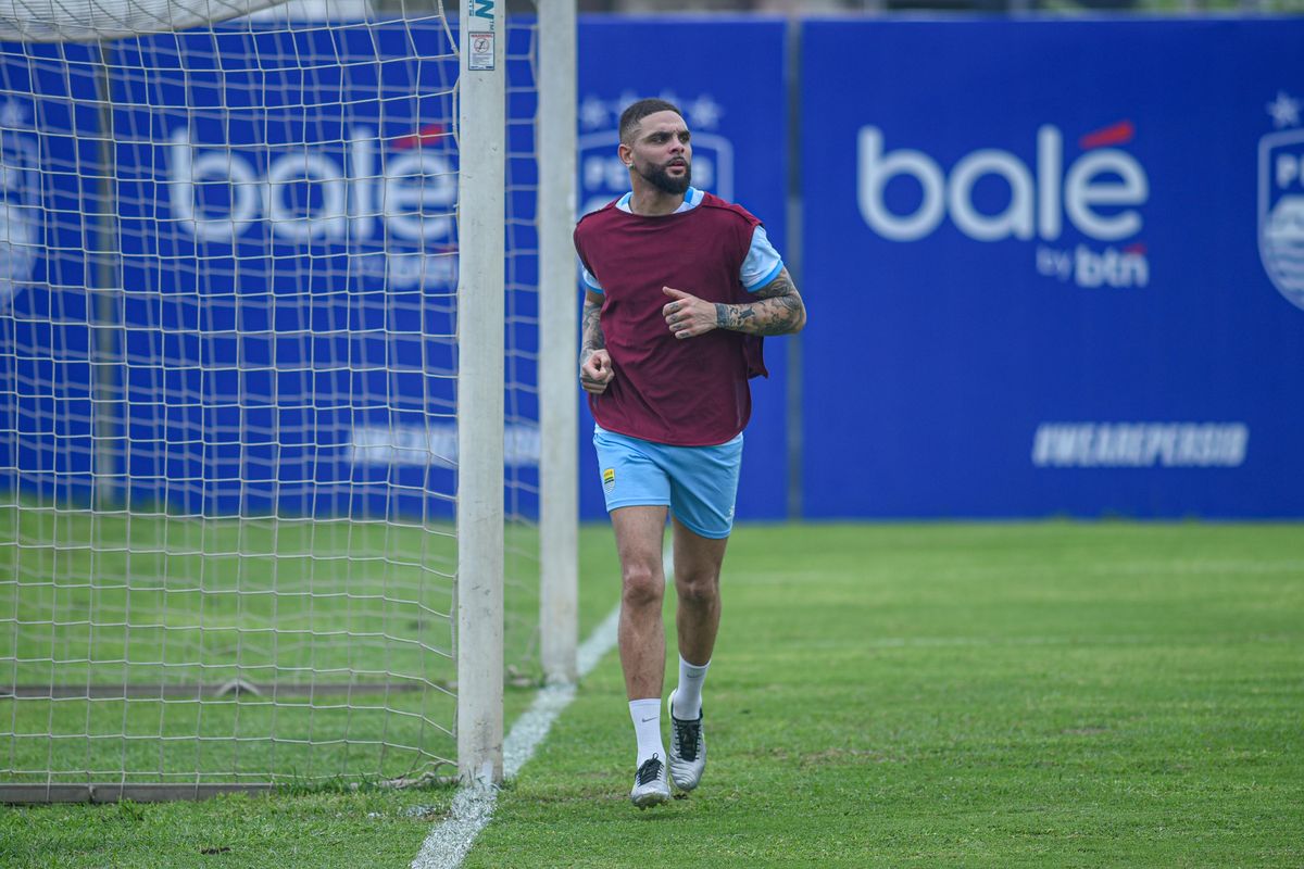 Persib, Persis Solo, Super League, Stadion Manahan, Persib Bandung, Bojan Hodak, Layvin Kurzawa, Dion Markx, Super League 2025-2026, Alasan Bojan Hodak Tak Bawa Layvin Kurzawa dan Dion Markx Lawan Persis