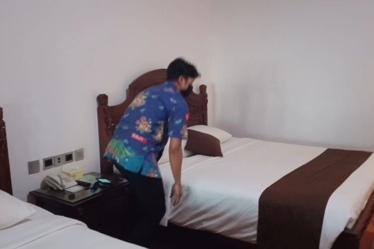 Penipuan sewa vila, Penipuan sewa vila di Batu, Menghindari Penipuan sewa vila, Waspada Penipuan Vila di Kota Batu, Ini 5 Tips Aman agar Tak Tertipu, 1. Periksa ulasan dan reputasi penyedia jasa, 2. Verifikasi keaslian akun media sosial, 3. Gunakan platform pemesanan resmi, 4. Hindari harga sewa yang terlalu murah, 5. Cek keberadaan vila secara langsung