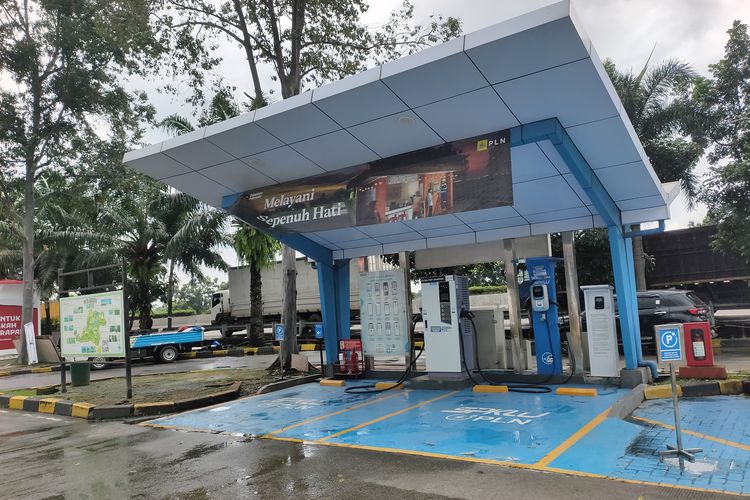 mobil, SPKLU, mobil listrik, Charging Rate Kecil: Antrean Mobil Listrik di SPKLU Bakal Mengular