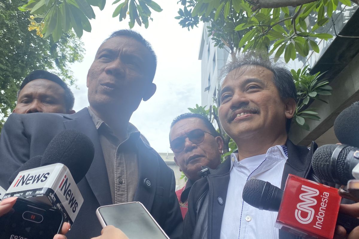 Roy Suryo, Polda Metro Jaya, Rismon Hasiholan Sianipar, Tifauzia Tyassuma, ijazah jokowi, kasus ijazah Jokowi, Polda Metro Jaya: Roy Suryo Cs Tidak Ditahan tapi Kena Wajib Lapor dan Dicekal ke Luar Negeri, Delapan Tersangka Dikenai Wajib Lapor dan Dicekal ke Luar Negeri, Pemeriksaan Tersangka dan Ajuan Gelar Perkara Khusus, Kuasa Hukum Siapkan Saksi Meringankan, Tersangka Diperbolehkan Pulang Setelah Pemeriksaan, Status Tersangka Terbagi dalam Dua Klaster