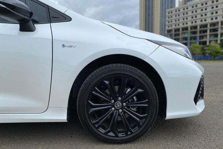 sedan, mobil hybrid, Mobil Hybrid, eskterior, Toyota Corolla Altis HEV GR Sport, Toyota Corolla Altis HEV, Bahas Desain Toyota Corolla Altis GR HEV