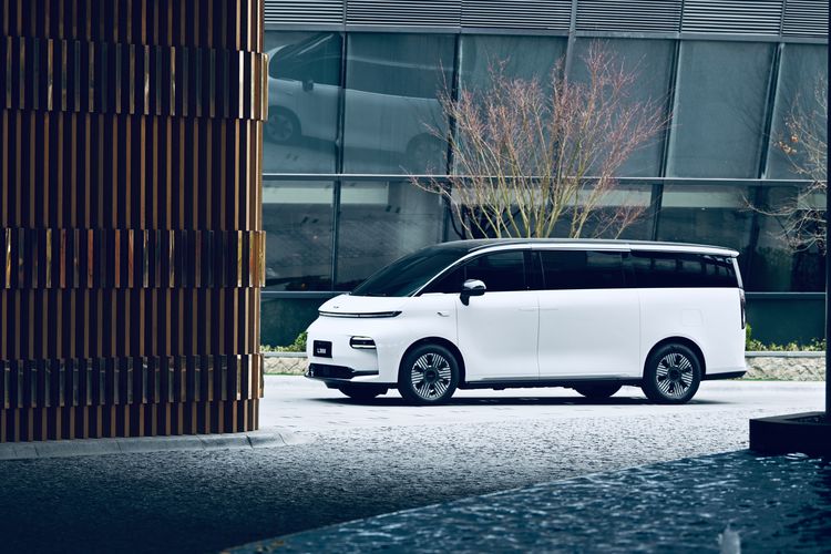kendaraan ramah lingkungan, MPV listrik, Geely Auto Indonesia, Yusuf Anshori, Geely Siapkan Penantang Denza D9 di Indonesia