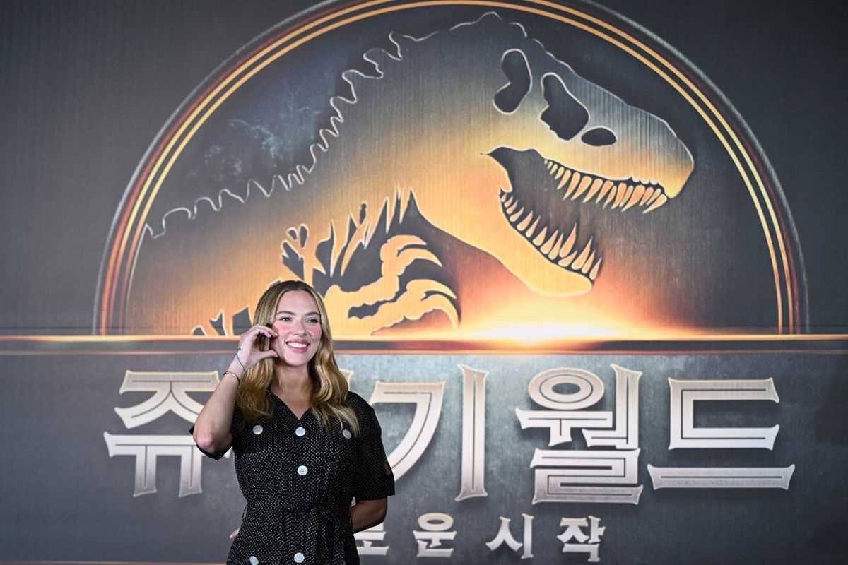 Scarlett Johansson, Gaya Scarlett Johansson, gaya scarlett johansson, fashion scarlett johansson, scarlett johansson film, scarlett johansson movies, gaun scarlett johansson, scarlett johansson fashion, Intip Gaya Scarlett Johansson Saat Promosi Jurassic World: Rebirth di Korea, Pakai Gaun Rp 97 Jutaan
