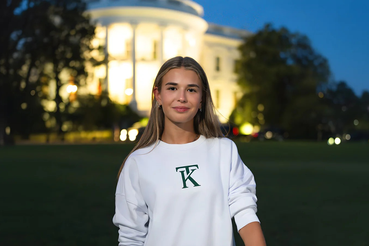 Donald Trump, Donald Trump Jr, Presiden Amerika Serikat, kai trump, kai trump age, siapa kai trump, merek pakaian kai trump, cucu tertua donald trump, clothing line kai trump, kai trump clothing line, Cucu Donald Trump, Kai Trump Rilis Merek Pakaian Mewah, Harga Rp 2 Jutaan