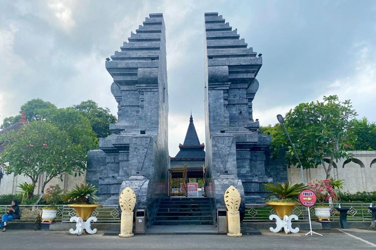 Jawa Timur, Blitar, Makam Bung Karno, wisata, kartika sari dewi soekarno, Putri Presiden Pertama Republik Indonesia, Kartika Sari Dewi Soekarno Berziarah ke Makam Bung Karno, Harga Tiketnya Rp 3.000
