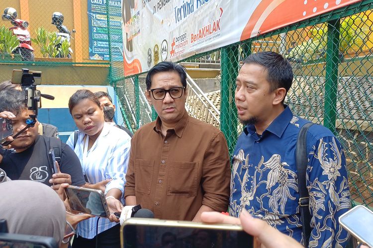 Andre Taulany, Andre Taulany gugat cerai, andre taulany cerai, Erin Wartia Trigina, perceraian andre taulany, Tagihan GoFood Rp 50 Juta Diduga Jadi Alasan Andre Taulany Gugat Cerai Istri, Erin Akhirnya Buka Suara, Tiga Kali Gugatan Cerai Andre Taulany Ditolak Pengadilan, Gugatan Terbaru Andre Taulany Diajukan di PA Jakarta Selatan, Andre Taulany Singgung Sikap Kasar Istri dan Hubungan Tak Harmonis, Erin Wartia Bantah Tuduhan Boros dan Bongkar Isi Hati di Instagram, Perjalanan Panjang Gugatan Cerai Andre Taulany