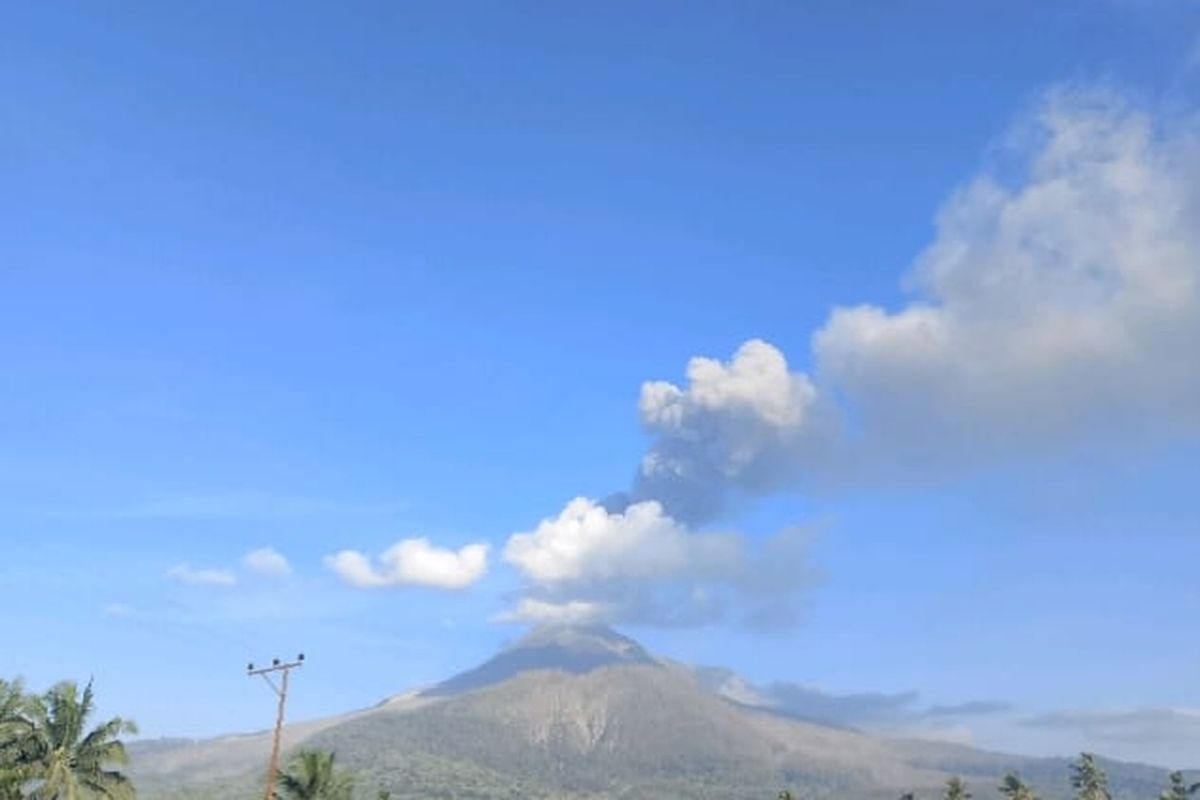 gunung lewotobi laki-laki, bandara Maumere, gunung lewotobi laki-laki erupsi, Nusa Tenggara Timur, Gunung Lewotobi Laki-laki 20 September 2025 Erupsi 7 Kali dalam 6 Jam, Gunung Lewotobi Laki-laki 20 September 2025, Erupsi 7 Kali dalam 6 Jam