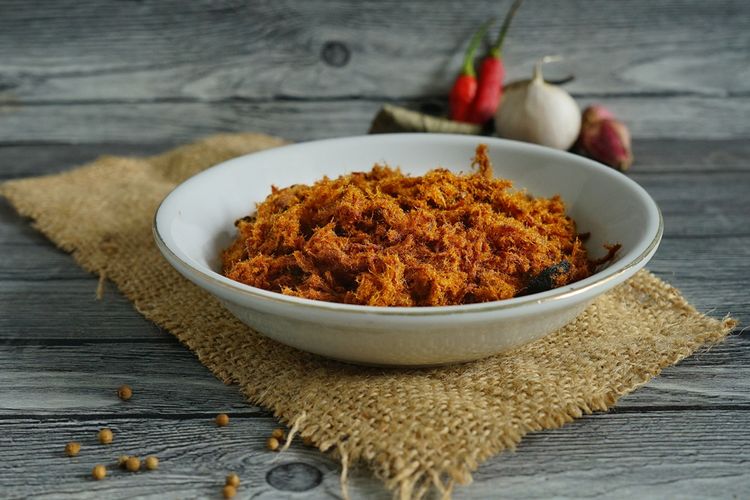 makanan, mudik, makanan tahan lama, 7 Makanan Tahan Lama untuk Perjalanan Jauh, Cocok Buat Mudik!, 1. Rendang daging, 2. Kering tempe atau teri kacang, 3. Abon (sapi atau ayam), 4. Serundeng daging, 5. Sambal goreng kentang kering (kentang mustofa), 6. Telur asin, 7. Roti sobek atau sandwich kering