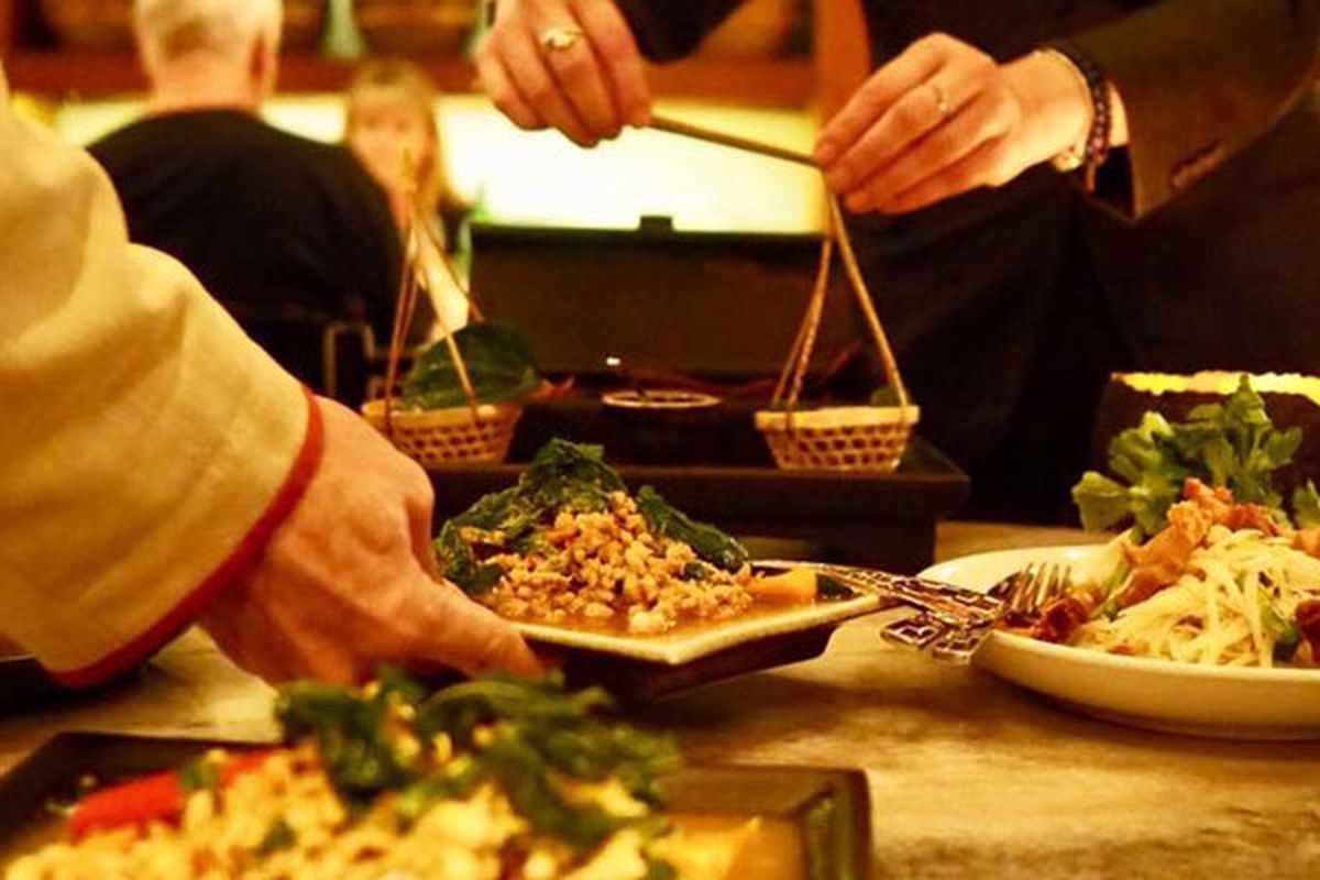 wisata kuliner Thailand, food news, Thailand Dinobatkan Negara Kuliner Terbaik Dunia 2025, 1. Pad thai, 2. Tom yum goong, 3. Green curry (Gaeng keow wan), 4. Som tam, 5. Mango sticky rice, 6. Thai milk tea
