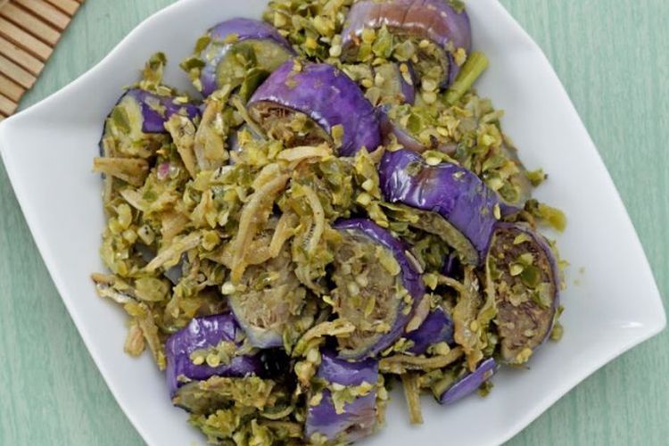 Cukup 3 Bahan Saja! 9 Ide Menu Praktis Untuk Sahur yang Lezat dan Bergizi, 2. Resep tahu kecap, 3. Kroket sosis keju, 4. Tumis brokoli baby potato saus keju, 6. Resep terong balado gurih pedas, 7. Resep sayur bayam sederhana, 8. Resep telur ceplok kecap kuah kental