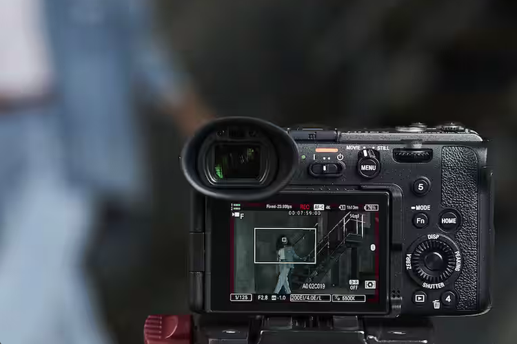 Sony, kamera ringkas, Sony FX2, sony, sony fx2, kamera sony fx2, kamera fx2, kamera sony, spesifikasi sony fx2, harga sony fx2, Kamera Full-Frame Ringkas Sony FX2 Meluncur, Bisa Rekam Video 4K 13 Jam, Full-frame ringkas, ISO 102.400 dan video 4K 13 jam, Fitur Sony FX2, Harga Sony FX2