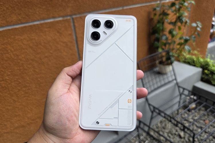 Tecno Pova 7 Ultra, game, Game, kamera 108 mp, fitur AI, bypass charging, Tecno AI, Tecno Pova 7 ultra, Unboxing Tecno Pova 7 Ultra, harga Tecno Pova 7 Ultra, dimensity 8350 ultimate, Unboxing Tecno Pova 7 Ultra 5G, Harga Rp 5 Juta Dapat Powerbank Wireless dan Charger 70 Watt, Desain futuristik + Status Light, Layar 144 Hz yang mulus dan terang, Pakai chip MediaTek Dimensity 8350, Antarmuka HiOS 15 dan fitur AI