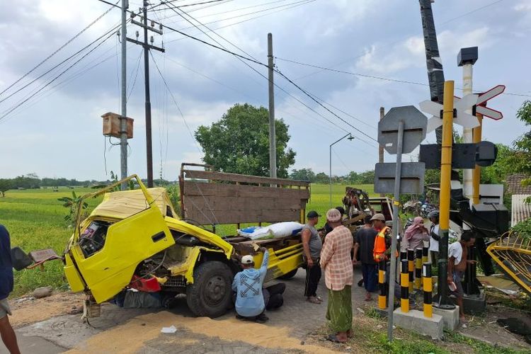 pelintasan, pelintasan kereta, Banyak Insiden di Pelintasan Kereta, Disiplin Pengendara Jadi Kunci