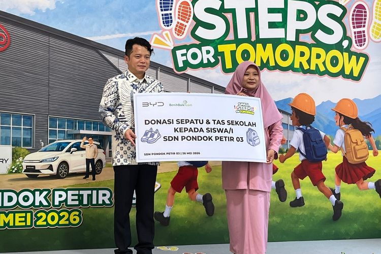 sepatu, tas sekolah, Small Steps for Tomorrow, CSR BYD, Dari Ruang Kelas di Depok, BYD Memulai Langkah Kecil untuk Masa Depan