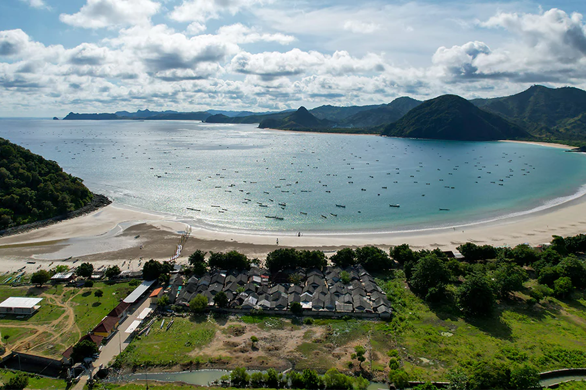 Lombok Tengah, Pemkab Lombok Tengah Setop Pembangunan Hotel di Pantai Selong Belanak