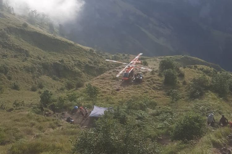 Gunung Rinjani, gunung rinjani, jalur pendakian rinjani, Pendaki Swiss, pendaki belanda jatuh di rinjani, Dua Pendaki Asing Jatuh di Rinjani, Jalur Pelawangan Ditutup Sementara, Kronologi jatuhnya pendaki Belanda di Rinjani, Evakuasi menggunakan helikopter, Di mana lokasi jatuhnya pendaki Belanda? , Bagaimana kondisi pendaki Belanda?