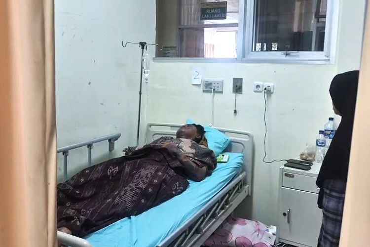 Ponorogo, Detik-detik Mencekam Ledakan Petasan Ponorogo, Korban: Saya Terpelanting Pas Taruh Kunci Motor, Detik-detik Ledakan, Hindar: Saya Sempat Terpelanting, Kondisi Korban: Satu Pasien Kritis di ICU, Rumah Minten Diduga Jadi "Markas" Petasan, Investigasi Tim Gegana Brimob Polda Jatim