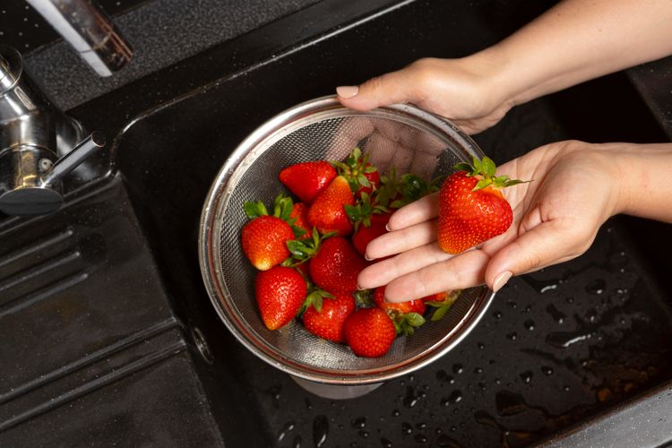 anti aging, makanan yang bikin awet muda, anti penuaan, makanan yang membuat awet muda, makanan yang bisa memperlambat penuaan, agar awet muda harus makan apa, Apa makanan anti-penuaan yang paling ampuh, makanan awet muda, makanan untuk awet muda, Makanan Anti-Aging alam, Makanan yang mencegah penuaan dini, 5 Makanan yang Bikin Awet Muda Menurut Ahli, Ada Kunyit, 1. Kunyit, 2. Rosemary, 3. Bawang putih, 4. Aneka buah berry, 5. Teh hijau dan teh oolong