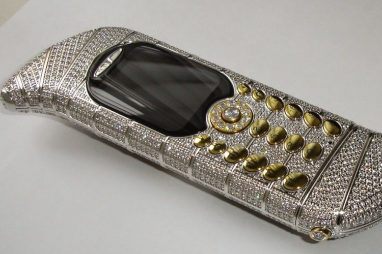 smartphone, 10 Smartphone Super Mahal yang Pernah Dijual, Falcon Supernova iPhone 6 Pink Diamond - Rp 810,82 miliar, iPhone 5 Black Diamond - Rp 250,77 miliar, iPhone 4S Elite Gold - Rp 157,15 miliar, iPhone 4 Diamond Rose - Rp 133,74 miliar, Goldstriker iPhone 3GS Supreme - Rp 53,50 miliar, iPhone 3G King’s Button - Rp 41,79 miliar, Diamond Crypto Smartphone - Rp 21,73 miliar, Goldvish Le Million - Rp 16,72 miliar, Gresso Luxor Las Vegas Jackpot - Rp 16,72 miliar, Goldvish Revolution - Rp 8,16 miliar