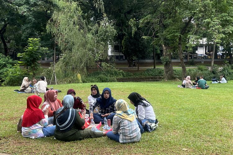 Wisata Jakarta, hut ke 80 ri, Long Weekend HUT ke-80 RI, 12 Tempat Wisata Gratis di Jakarta untuk Long Weekend HUT ke-80 RI, 1. Tamanandada Lifestyle Park – Jakarta Selatan, 3. Batavia PIK – Jakarta Utara, 4. Agora – Jakarta Pusat, 5. Aloha PIK 2 – Jakarta Utara, 6. Hutan Kota GBK – Senayan, 7. Tebet Eco Park – Jakarta Selatan, 8. Taman Tabebuya – Jagakarsa, 9. Pameran Flona 2025 – Lapangan Banteng, 10. Taman Cattleya – Palmerah, 11. Taman Suropati – Menteng, 12. Perpustakaan Nasional – Jakarta Pusat