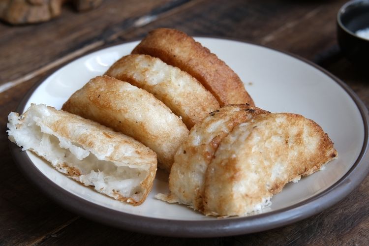 resep kue pancong kelapa, resep kue pancong lumer, resep kue pancong, camilan tradisional, resep kue pancong terigu sederhana, kue pancong 4 bahan, Resep Kue Pancong 4 Bahan, Tetap Lumer Walau Sudah Dingin