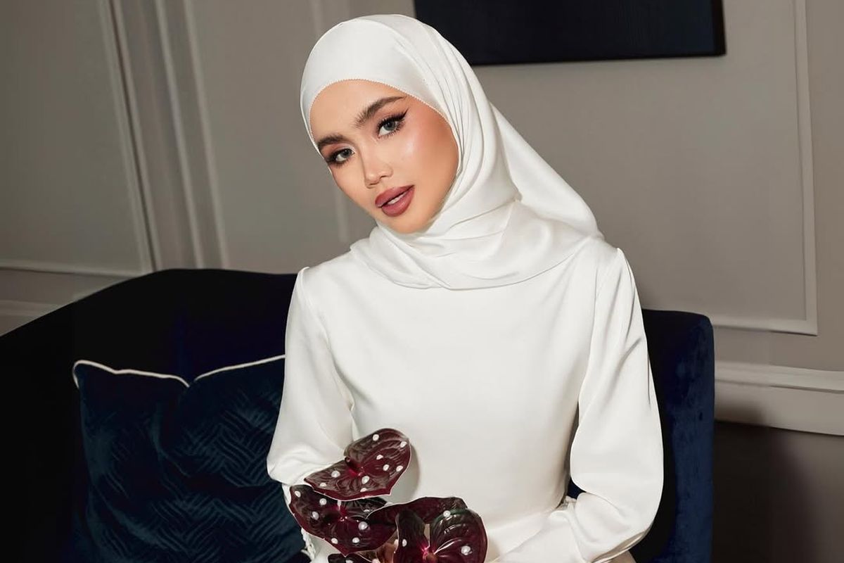 Wardah, hourglass, sashfir, fira assegaf, makeup sendiri saat menikah, menikah makeup sendiri, makeup wedding ala sashfir, makeup ala sashfir, lafiye, westman atelier, Makeup Sendiri Saat Menikah, Intip Step by Step Look Natural ala Sashfir, 1. Skin prep jadi kunci, 2. Latihan sebelum hari H wedding, 3. Cushion untuk hasil flawless, 4. Eye makeup dengan sentuhan glitter, 5. Kontur dan highlighter secukupnya, 6. Ombre lips ala pengantin muda