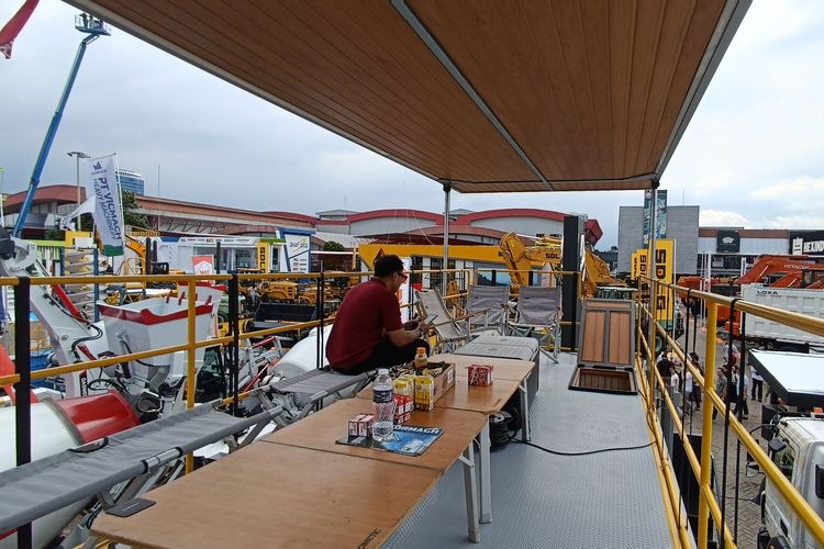 Kontainer, Daimler Commercial Vehicles Indonesia (DCVI), DCVI, Mercedes-Benz Axor, Mercedes-Benz Axor 2528, Kontainer Portable Mercedes-Benz Axor Buatan Delima Mandiri