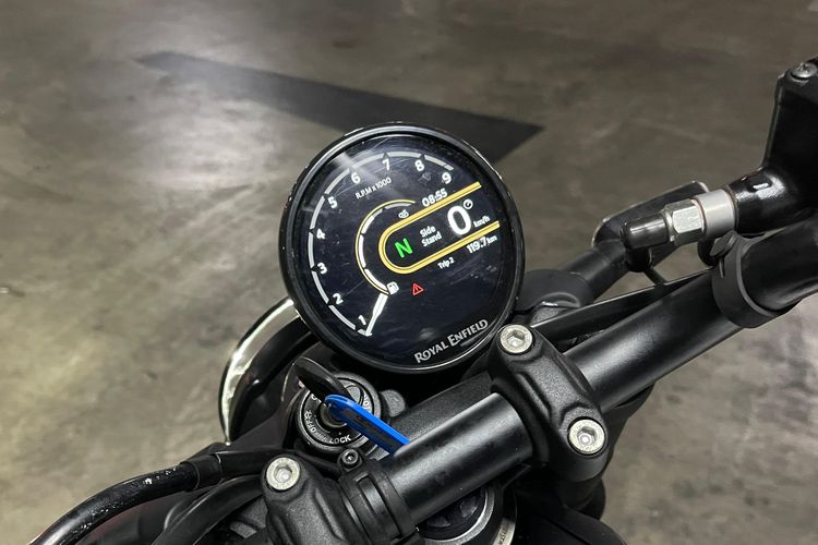 motor naked, Royal Enfield, tes lengkap, Royal Enfield Guerrilla 450, royal enfield, Tes lengkap Royal Enfield Guerrilla 450, Tes Lengkap Royal Enfield Guerrilla 450, Desain sampai Biaya Servis, Desain Royal Enfield Guerrilla 450, Spesifikasi dan Fitur Royal Enfield Guerrilla 450, Rasa Berkendara Royal Enfield Guerrilla 450, Biaya Kepemilikan Royal Enfield Guerrilla 450