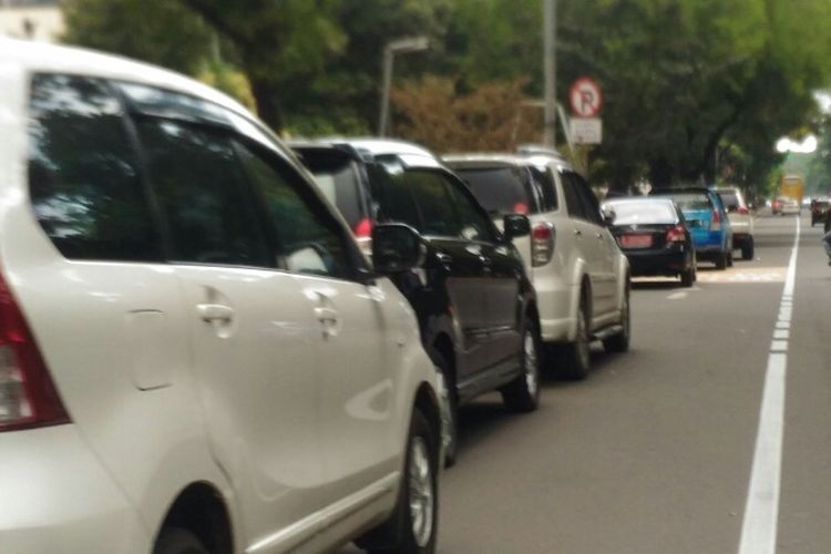 power steering, parkir mobil, tips parkir mobil, setir lurus saat parkir, Alasan Kenapa Saat Parkir Posisi Setir Harus Lurus