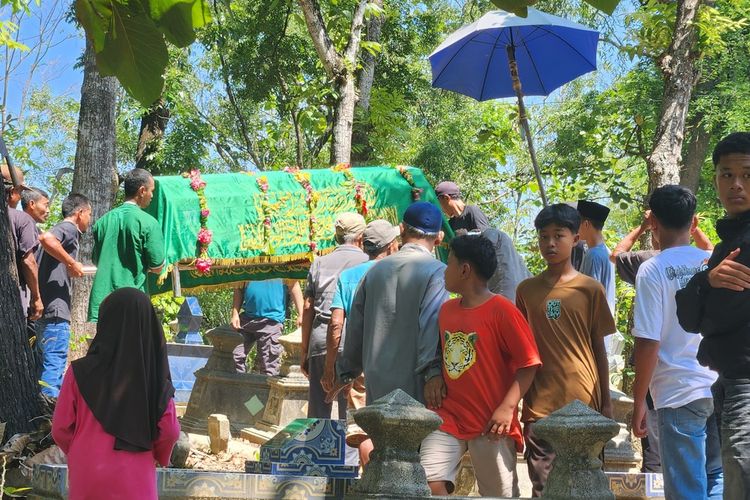 bullying, perundungan, bully berujung maut, Polres Grobogan, Angga Bagus Perwira, SMPN 1 Geyer, SMPN 1 Geyer Grobogan, kasus perundungan di SMPN 1 Geyer, tersangka  kasus perundungan di SMPN 1 Geyer, 2 Siswa SMPN 1 Geyer Jadi Tersangka Kasus Perundungan Angga, Keduanya Teman Sekelas Korban, Penetapan Terasangka Dilakukan Setelah Bukti Terkumpul, Masih di Bawah Umur, Tersangka Tidak Ditahan, Polisi Dalami Unsur Kelalaian Sekolah, Kronologi Perundungan Angga di SMP Negeri 1 Geyer, Hasil Autopsi Ungkap Penyebab Kematian, Kasus Kematian Angga Disorot Mendikdasmen