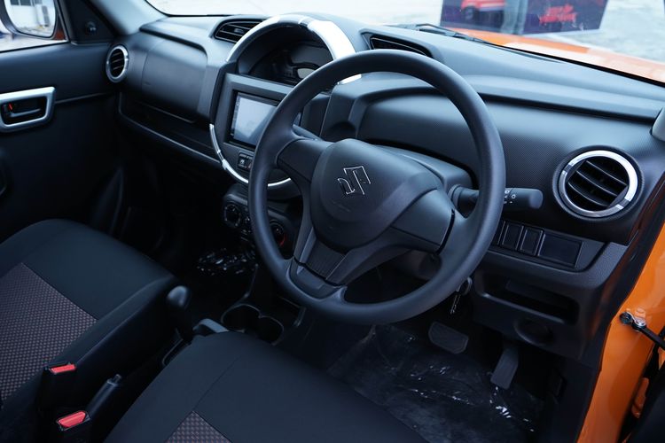 Suzuki S-Presso, efisiensi bahan bakar, pengalaman pengguna, perform mesin, Curhat Kelebihan dan Kekurangan Pakai Suzuki S-Presso 12.000 Km, Pengalaman Pengguna, Performa Mesin, Pajak dan Biaya Perawatan, Kekurangan , Kesimpulan