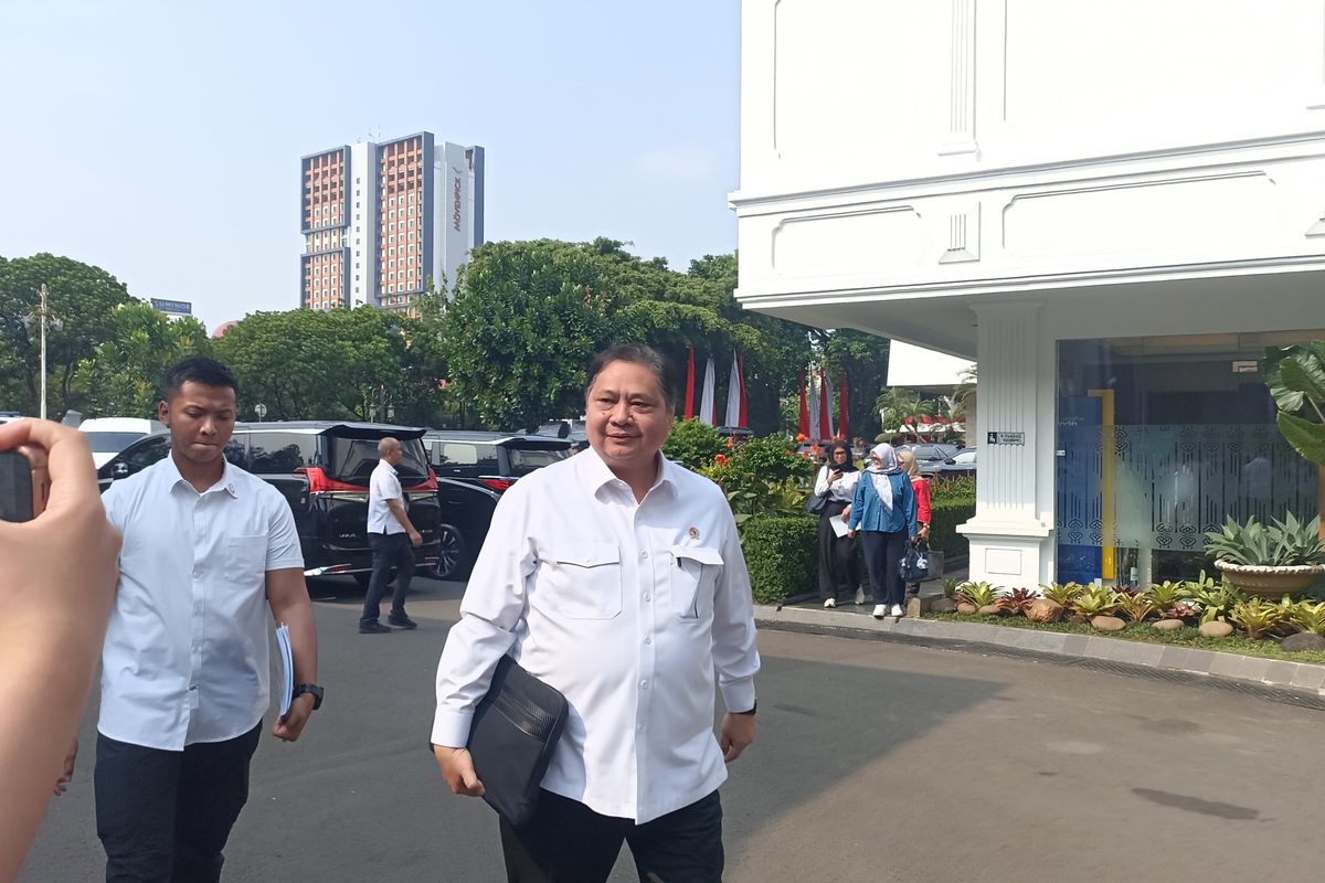 Sri Mulyani, Menko Perekonomian, isu Sri Mulyani mundur dari kabinet, Airlangga Hartarto, rumah Sri Mulyani dijarah, Kata Airlangga soal Isu Mundurnya Sri Mulyani: Menkeu Hadir dalam Rapat Kabinet