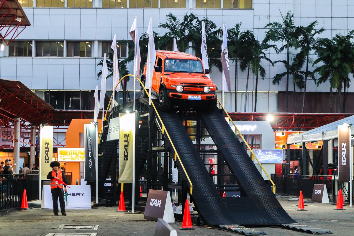 Tommy Djoyodikromo, SUV elektrik, IIMS 2026, iCar V23, Rasakan Sensasi iCAR V23 di iCAR Adventure Park IIMS 2026