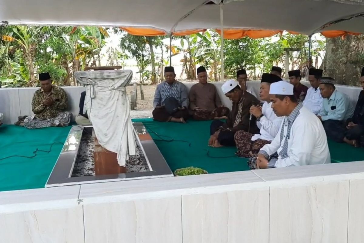 Ziarah, ziarah kubur, Bukan Sekadar Tradisi, Ini 12 Adab Ziarah Kubur untuk Pengingat Akhirat