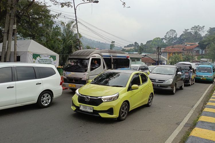 macet, overheat, mobil overheat, arus balik, Mobil Overheat Saat Macet Arus Balik? Ini Cara Mengatasinya