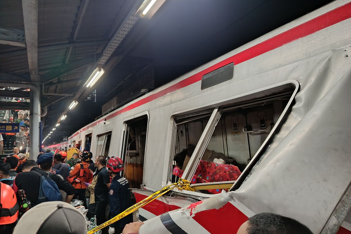KA Jarak Jauh, Kereta Api Jarak Jauh, Argo Bromo Anggrek, 25 Kereta Jarak Jauh Batal Berangkat, Imbas Kecelakaan KRL dan Argo Bromo Anggrek, KA jarak jauh yang dibatalkan – 27 April 2026, KA Jarak Jauh yang dibatalkan - 28 April 2026, Korban kecelakaan KRL dan Argo Bromo Anggrek, Apakah lintasan KRL sudah kembali beroperasi?