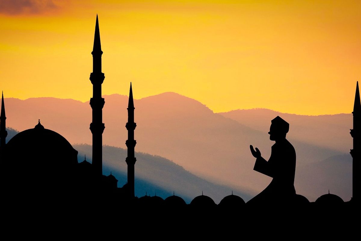 Gerhana Bulan Total, tata cara shalat gerhana bulan, shalat gerhana bulan, gerhana Bulan total 7-8 September 2025, niat shalat gerhana bulan, shalat khusuf, Niat dan Tata Cara Shalat Khusuf: Panduan Lengkap Menyambut Fenomena Gerhana Bulan Total Malam Ini, Mengapa Umat Islam Dianjurkan Shalat Saat Gerhana?, Bagaimana Tata Cara Sholat Gerhana Bulan?, Apa Bacaan Niat Sholat Gerhana Bulan?, Bagaimana Tingkatan Shalat Gerhana Menurut Ulama?