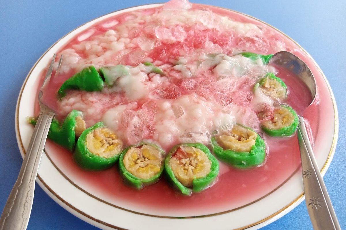 es pisang ijo, kuliner khas Makassar, cara membuat es pisang ijo, cara membuat es pisang ijo sederhana, cara membuat es pisang ijo enak dan lembut, es pisang ijo berasal dari, resep Es Pisang Ijo tradisional, cara membuat es pisang ijo simple, cara membuat es pisang ijo makassar, dessert Makassar, Cara Membuat Es Pisang Ijo Anti Gagal, Segar dan Cocok untuk Cuaca Panas