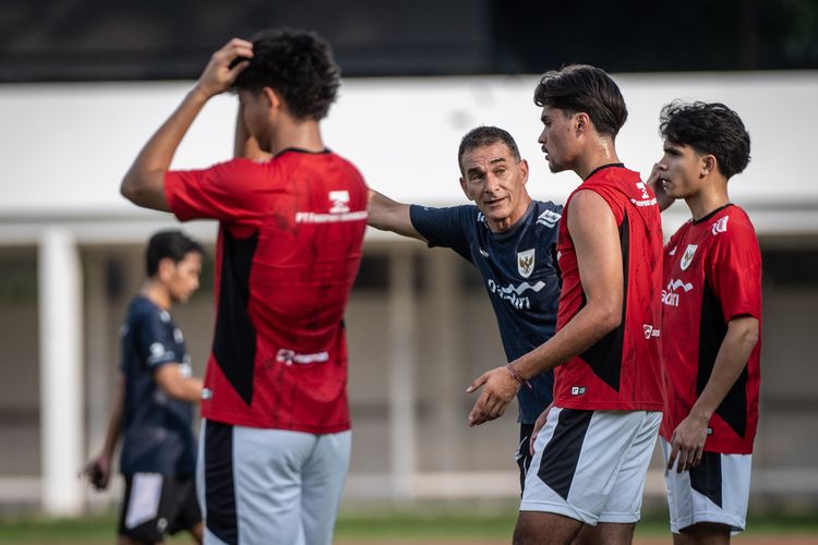 Timnas U23 Indonesia, ASEAN U23 Championship 2025, Gerald Vanenburg, Cahya Supriadi, Arkhan Fikri, Jens Raven, Prediksi Indonesia vs Brunei, Pengamat Sebut Formasi Ideal Kunci Kemenangan Timnas U23