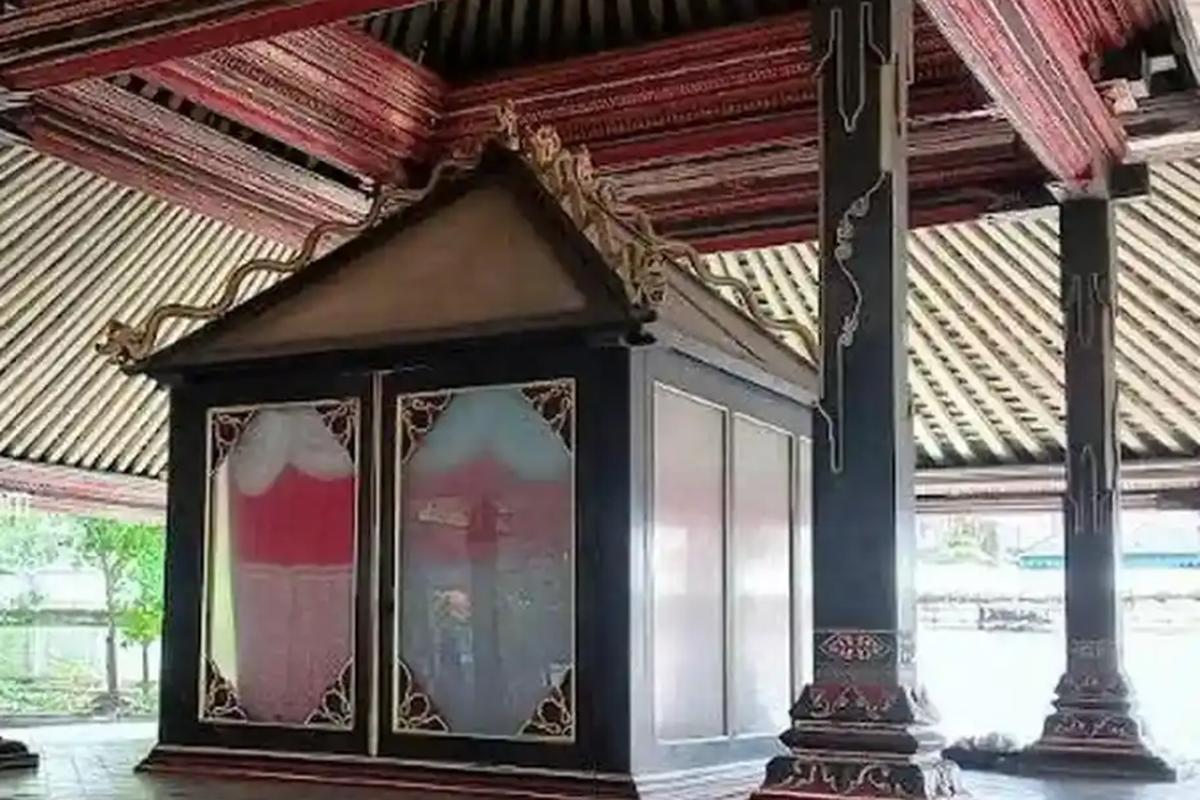 Keraton Solo, PB XIII, Watu Gilang, Raja Keraton Solo, Pakubuwono, raja keraton Solo, PB XIV, gusti purboyo, KGPH Hangabehi, KGPH Benowo, KGPH Benowo soal Pihak Lain Ingin Berikrar Jadi Raja Solo: Silakan di Watu Gilang jika Berani