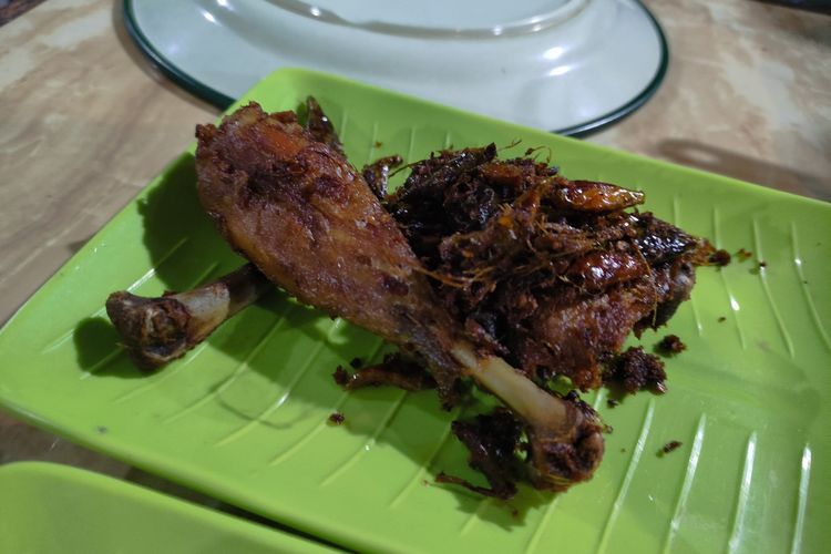 menu Lebaran, 7 Rekomendasi Menu Lebaran yang Lebih Sehat dan Bebas Santan, 1. Ayam betutu khas Bali, 2. Pepes ikan patin, 3. Ayam woku Manado, 4. Bakso kuah kaldu sapi