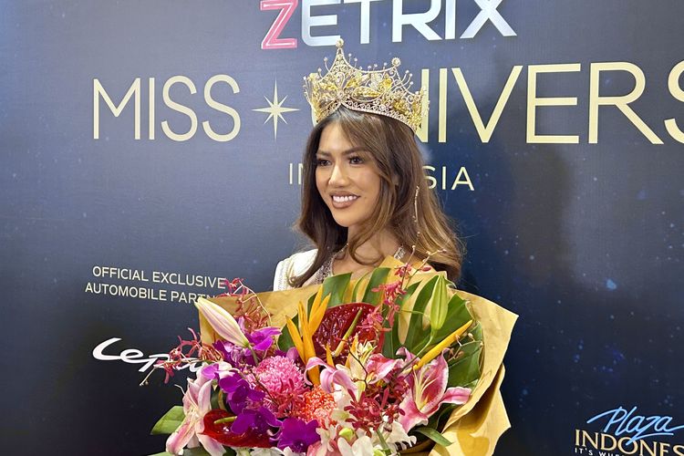 Miss Universe Indonesia, Miss Universe Indonesia 2025, Sanly liu, Miss Universe Indonesia 2025 Sanly Liu, pemenang miss universe indonesia 2025, kisah perjalanan karir sanly liu, Perjalanan Sanly Liu Jadi Miss Universe Indonesia 2025, Kerja Part Time di Usia 15 Tahun