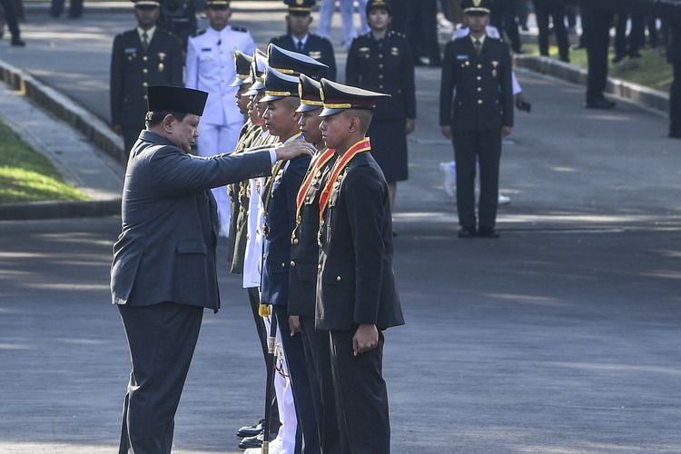 Akmil, Akpol, Anindya Wiratama, Teknik Pertambangan, akpol, anindya wiratama, lulusan terbaik Akmil, Dulu Gagal Masuk Akpol, Kini Letda Caj. Bisyarah Jadi Lulusan Terbaik Akmil, Dari Keluarga Sederhana, Berani Bermimpi Besar, Pernah Diterima di Teknik Pertambangan dan Gagal Seleksi Akpol, Berlatih Sejak SMA, Targetkan Prestasi Sejak Awal, Nilai Tertinggi dan Pin Emas di Akmil