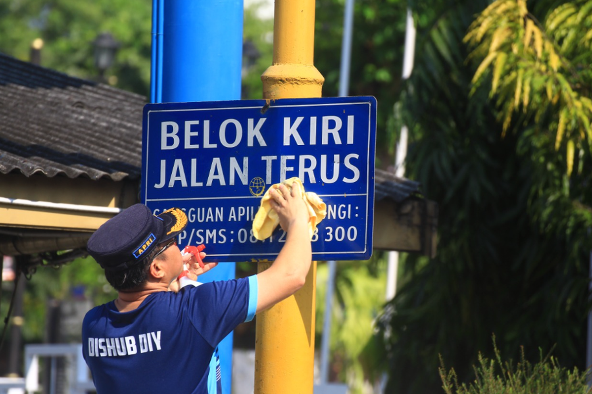 etika berlalu lintas, Etika Berlalu Lintas, trik curang memotong antrean di lampu merah, budaya antre, Modus Serobot Antrean Lampu Merah: Utamakan Etika Berlalu Lintas