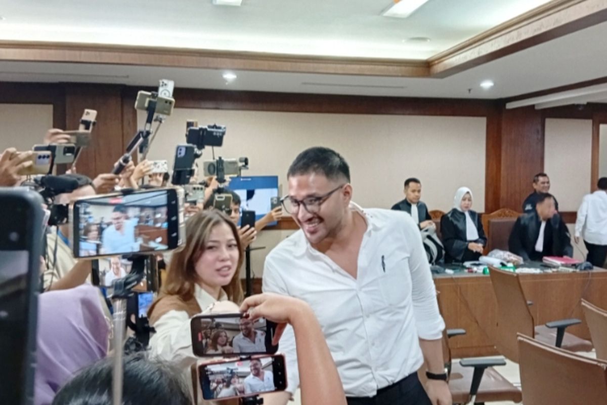 Kamelia, Ammar Zoni, narkoba, hubungan, Bukan soal Cinta, Kekasih Ammar Zoni Ungkap Alasan Setia Dampingi di Tengah Kasus Narkoba, Ikhlas jika tak berjodoh, Ammar ingin segera pulang, Perubahan dan latar belakang Ammar, Riwayat kasus narkoba Ammar Zoni