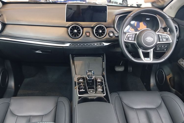 wuling binguo ev, mobil listrik, perbandingan mobil, DFSK Seres 3, Manakah yang Lebih Unggul: DFSK Seres 3 atau Wuling Binguo EV?, DFSK Seres 3 Memiliki Dimensi Lebih Besar, Desain Eksterior dan Interior yang Berbeda, Performa Mesin yang Berbeda Jauh, Jarak Tempuh dan Kapasitas Baterai, Fitur Keselamatan yang Menarik, Kesimpulan: Pilihan Terserah Anda
