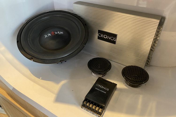 sistem audio mobil, speaker mobil, perbaikan speaker, penggantian speaker, Speaker Mobil: Perbaiki atau Ganti? Simak Penjelasannya!