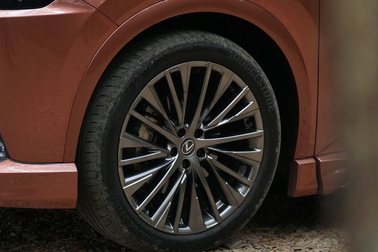 Lexus, RX450h, Eksterior, PHEV, interior, Elegansi Lexus RX450h+, Tak Luntur Meski Sudah Berusia Dua Tahun